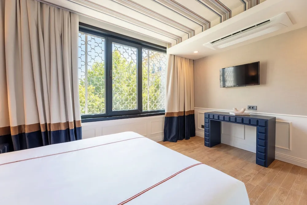 Corner Sea View Room