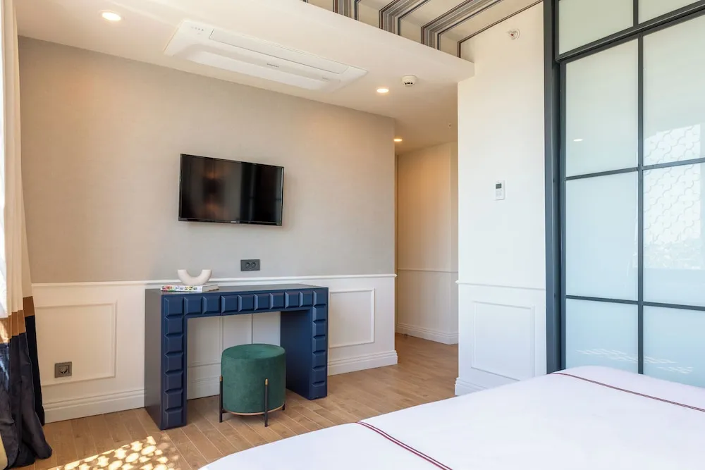 Corner Sea View Room