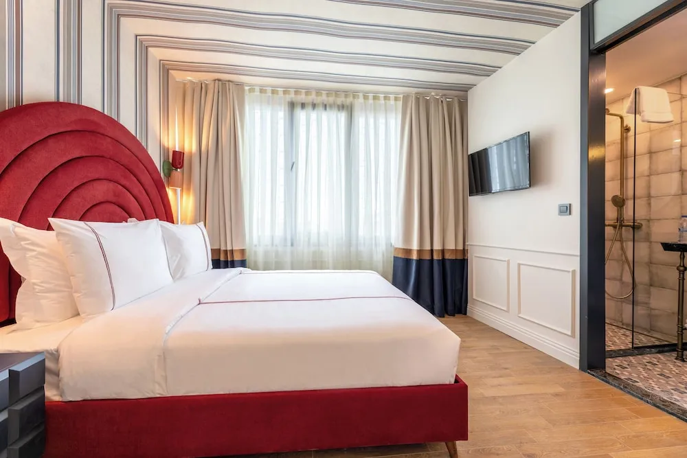 Deluxe City Room