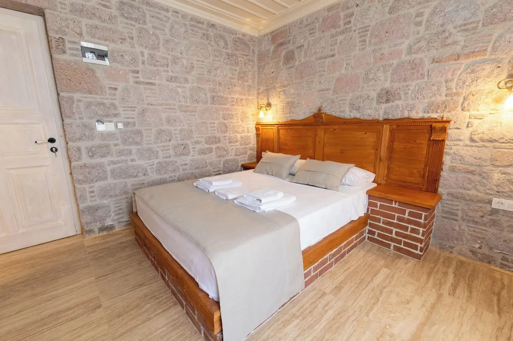 Deluxe Oda, Balkon, Havuz Manzaralı