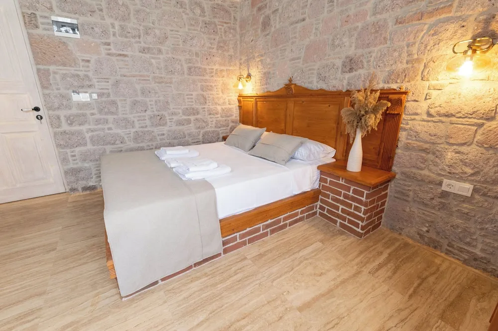 Deluxe Oda, Balkon, Havuz Manzaralı