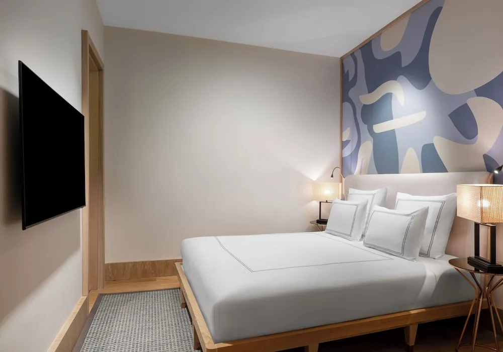 Junior Suite with Courtyard View