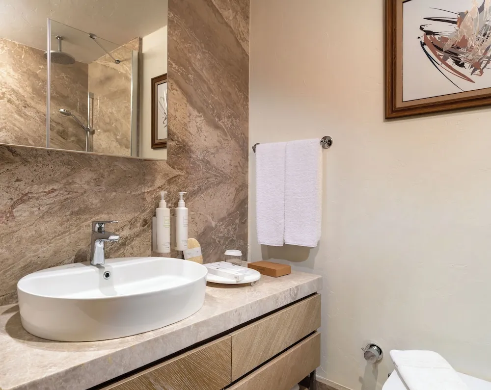 Junior Suite with Courtyard View