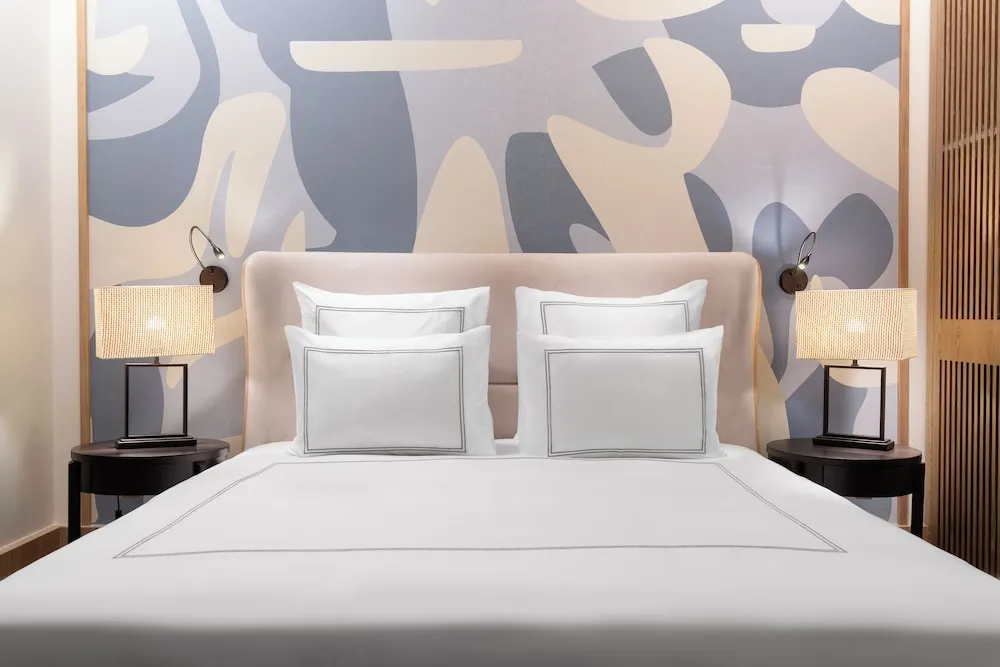 Junior Suite with Courtyard View