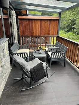 Ayder Vanak Stone Suites