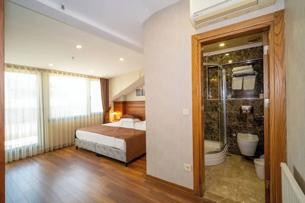 Deluxe Double Room with Balcony