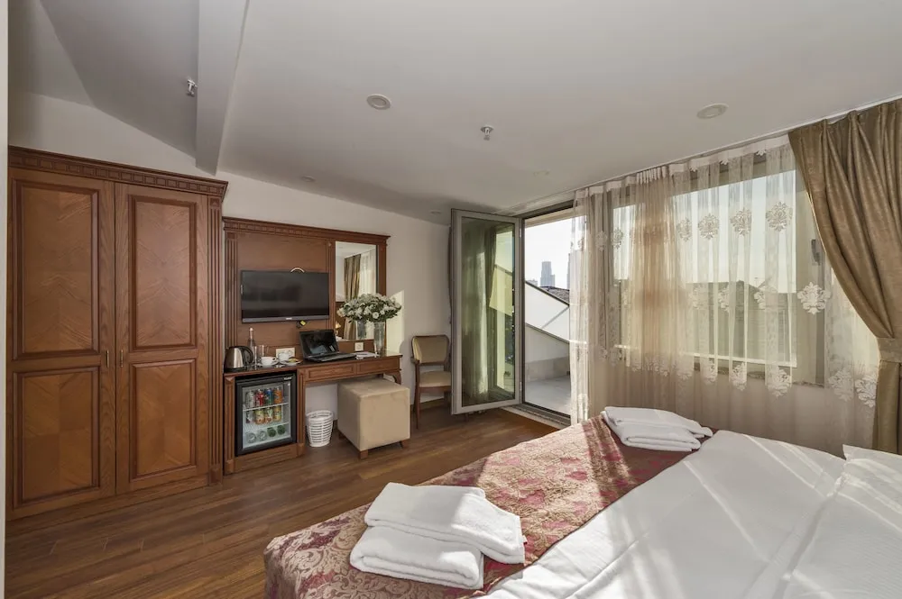Deluxe Double Room with Balcony