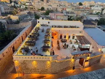Şahmeran Otel Cafe Restoran