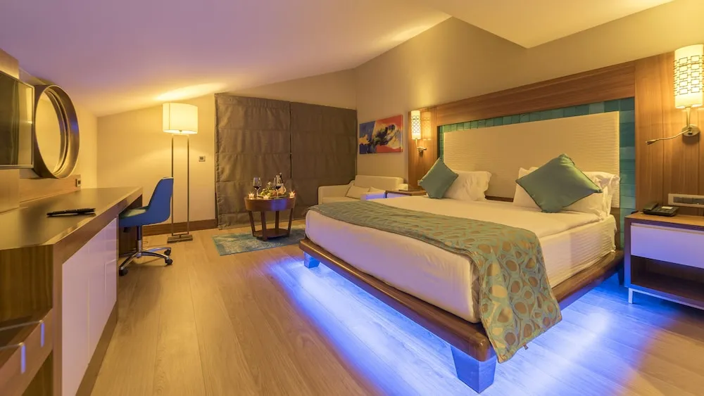 Junior Suite Land View