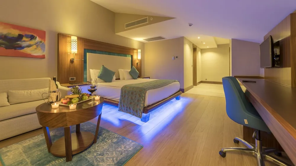Junior Suite Land View