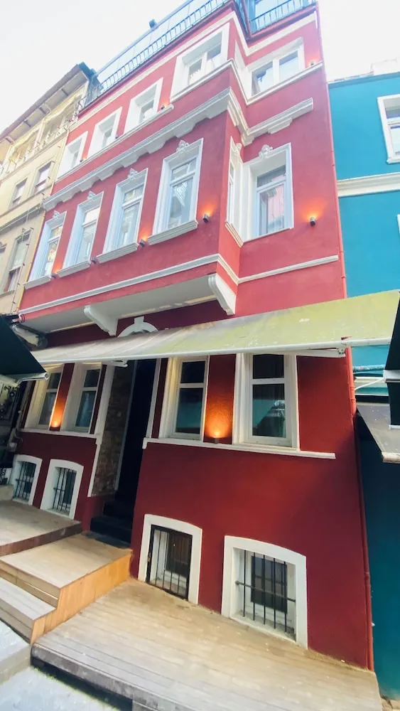 Konaklama yerinin ön cephesi