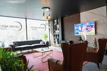 Grand Moon Hotel