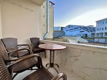 Mira Suite Apart