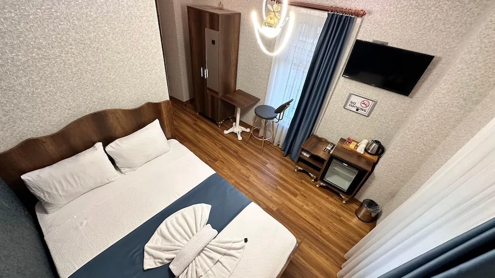 Deluxe Tek Büyük Yataklı Oda