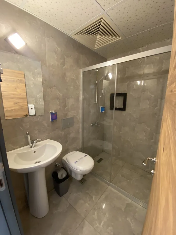 Üç Kişilik Oda, Birden Çok Yatak