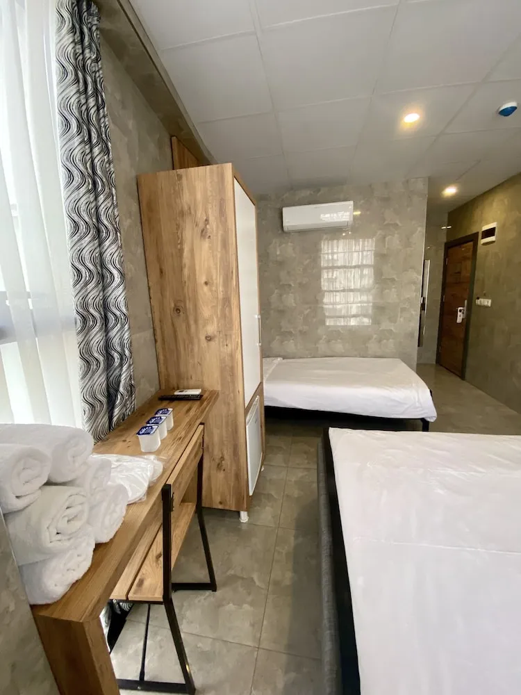 Üç Kişilik Oda, Birden Çok Yatak