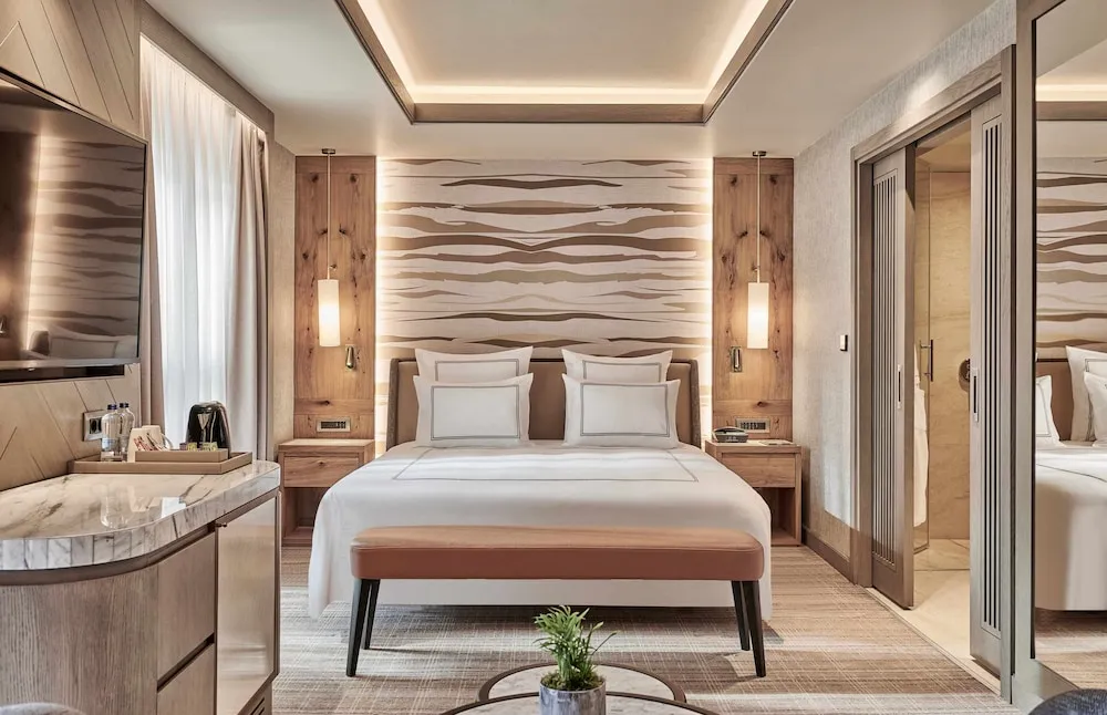 Swiss Deluxe King Room Forest View