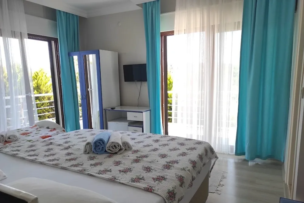 Basic Üç Kişilik Oda, 1 Çift Kişilik Yatak ve Çekyat, Bahçe Manzaralı