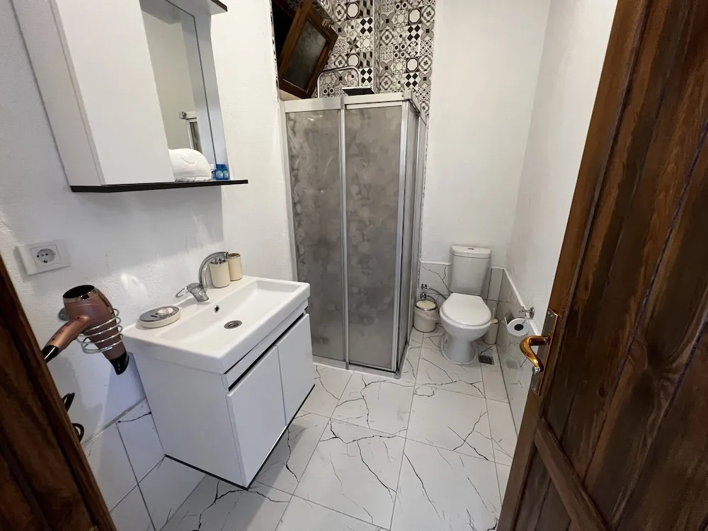 Comfort Tek Büyük Yataklı Oda