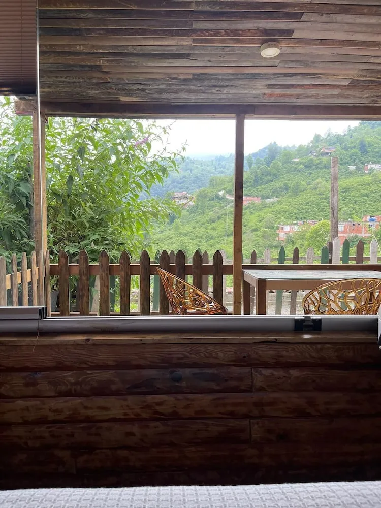 Family Oda, Sigara İçilmez, Dağ Manzaralı