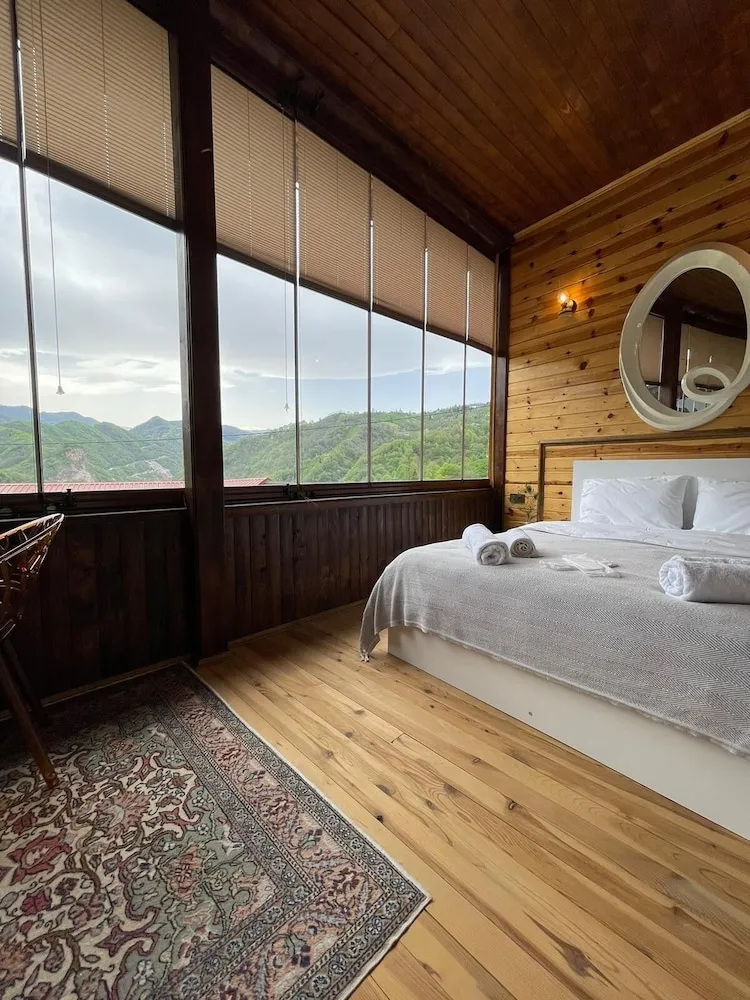 Design Oda, Sigara İçilmez, Dağ Manzaralı