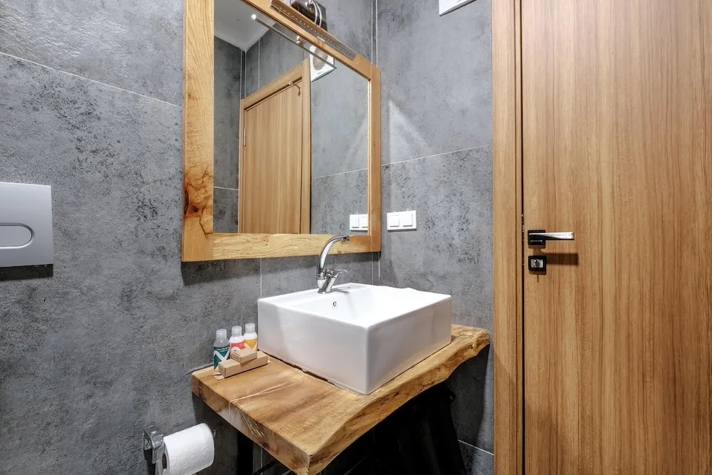 Standard Üç Kişilik Oda, Nehir Manzaralı