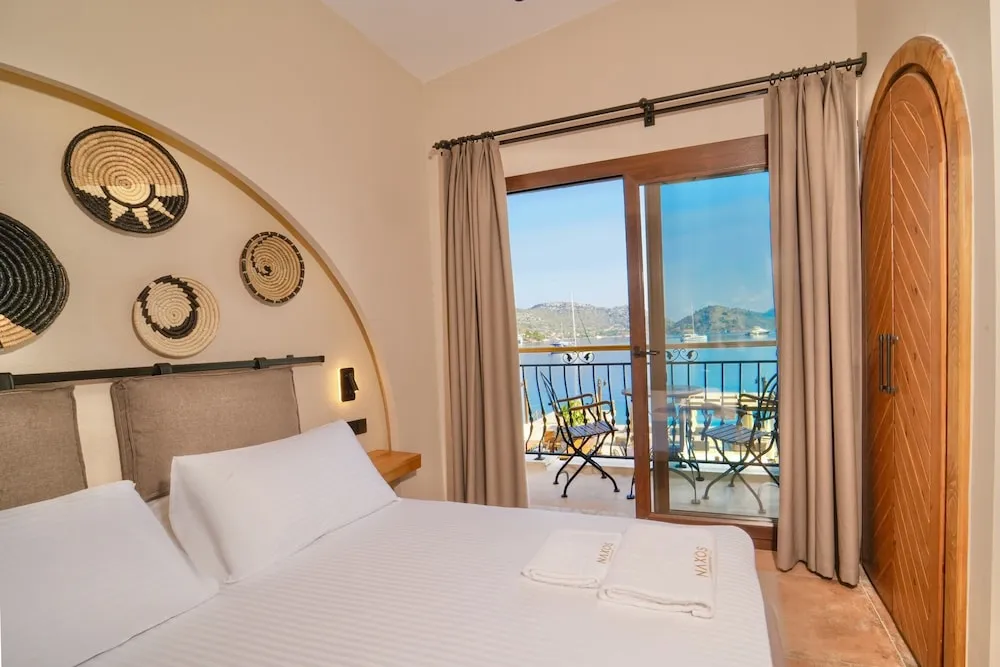 Luxury Oda, 1 Büyük (Queen) Boy Yatak, Deniz Manzaralı, Denize Sıfır