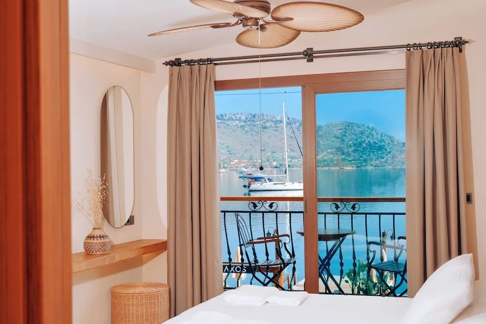 Luxury Oda, 1 Büyük (Queen) Boy Yatak, Deniz Manzaralı, Denize Sıfır