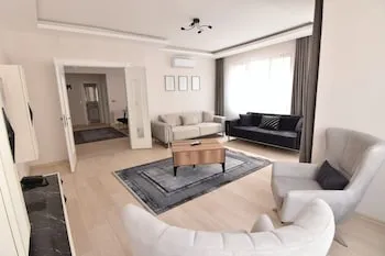 Nora Suite