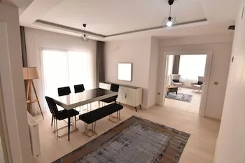 Nora Suite