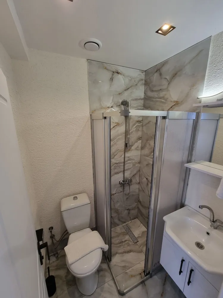 Standard Tek Büyük Yataklı Oda