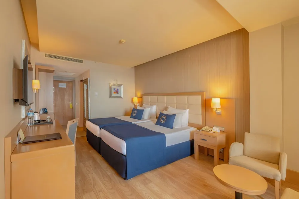 Deluxe Room Garden View Room (Main Building or Garden Rooms)