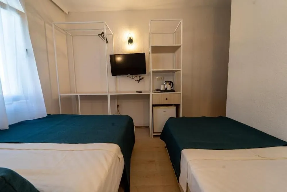 Standard Üç Kişilik Oda, Şehir Manzaralı