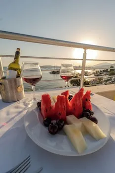 Mia Hill Suites