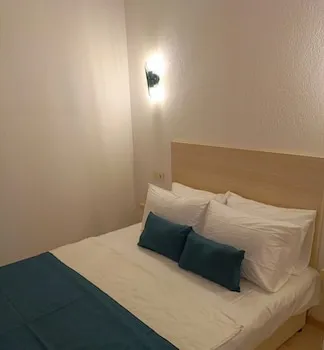 Mia Hill Suites