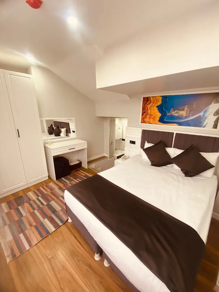 Superior Queen Room - with Balcony