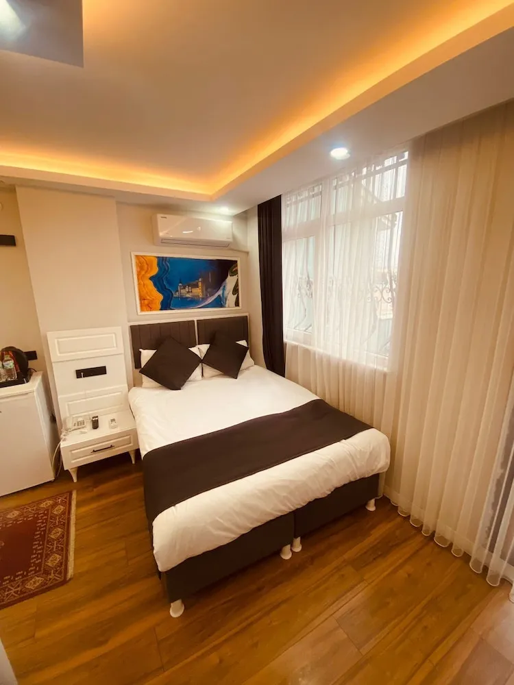 Superior Queen Room - with Balcony