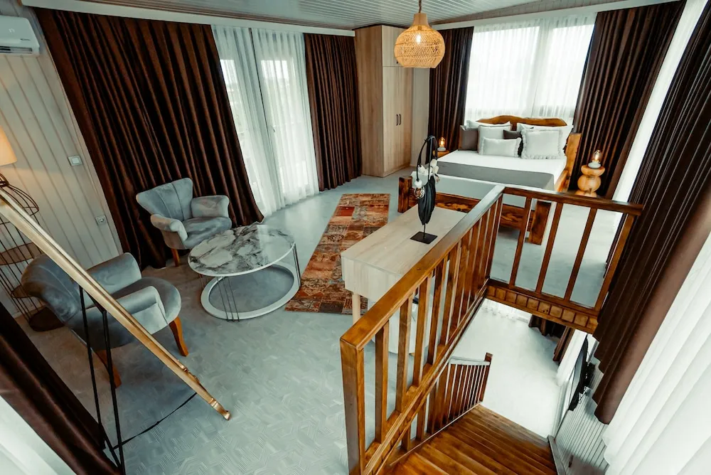 Luxury Dubleks, Birden Çok Yatak, Sıcak Su Küveti, Havuz Manzaralı