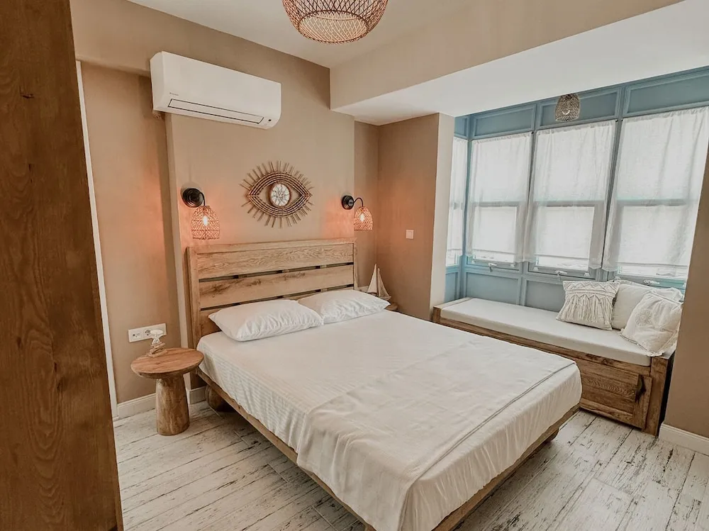 Bay Window Room with Balcony