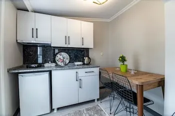 Zer Suites