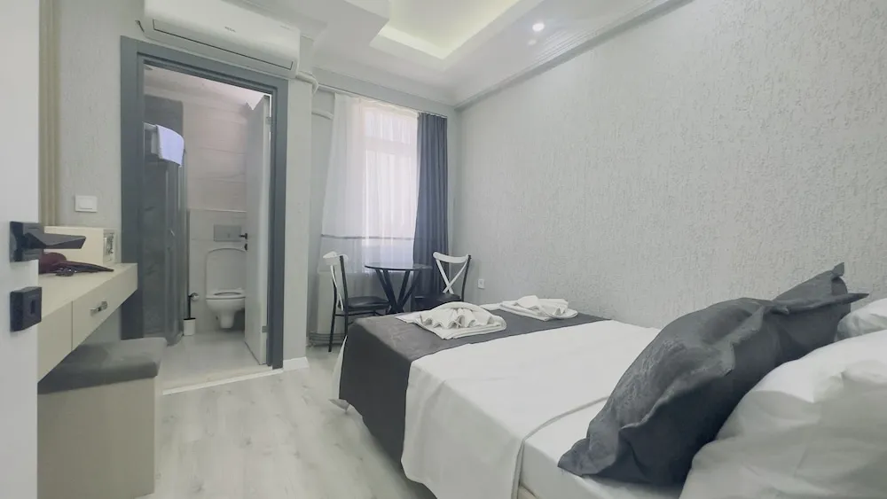 Deluxe Tek Büyük Yataklı Oda