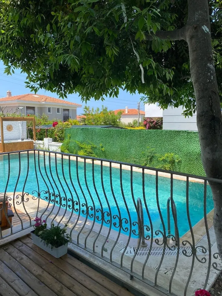 Superior Oda, 1 Yatak Odası, Şömine, Havuz Manzaralı