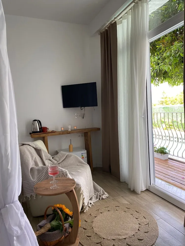 Superior Oda, 1 Yatak Odası, Şömine, Havuz Manzaralı