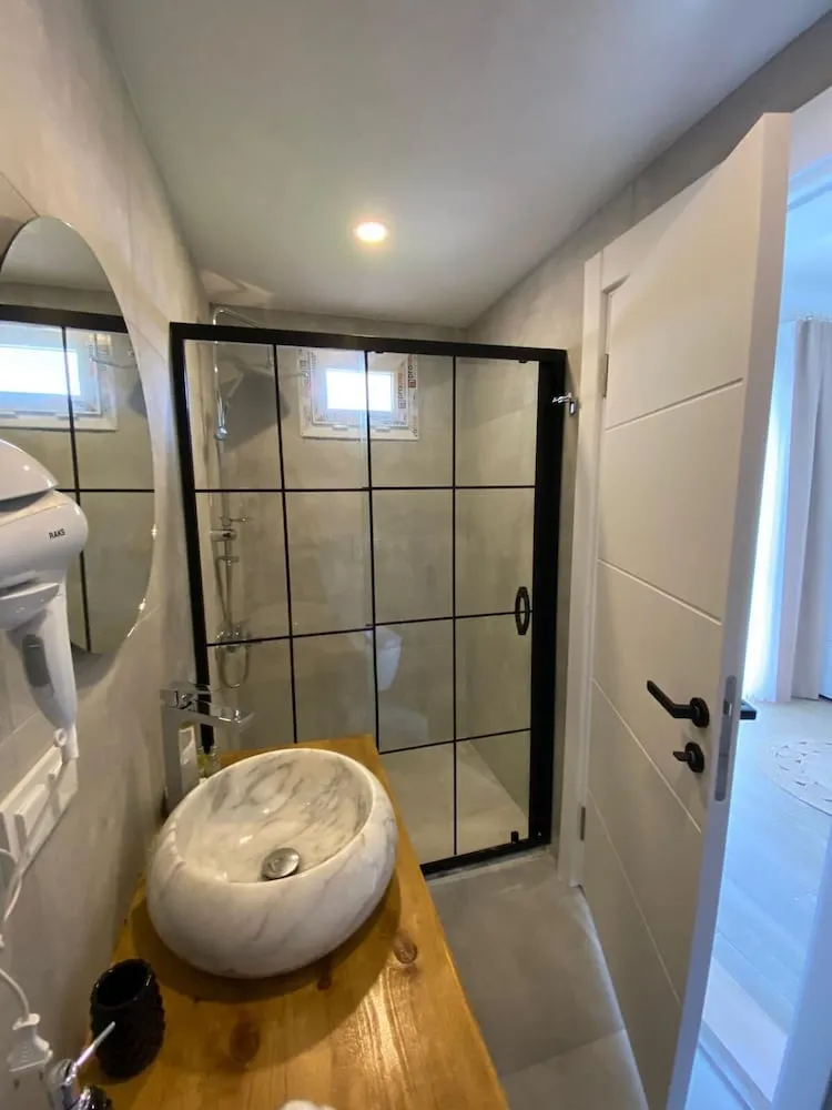 Superior Oda, 1 Büyük (Queen) Boy Yatak, Balkon, Zemin Kat