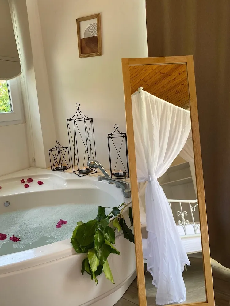 Junior Süit, Sıcak Su Küveti, Bahçeli