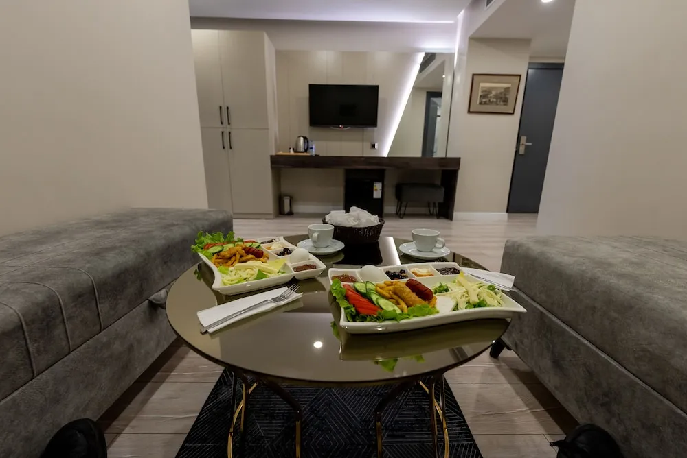 Family Üç Kişilik Oda, 1 Büyük (Queen) Boy Yatak ve Çekyat