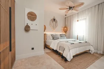 6 Rooms by Azumare