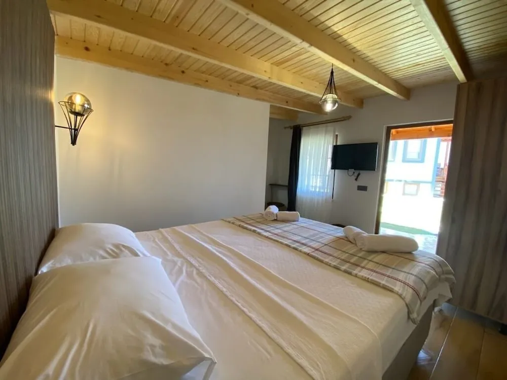 Superior Oda, 1 Çift Kişilik Yatak, Veranda, Bahçe Manzaralı
