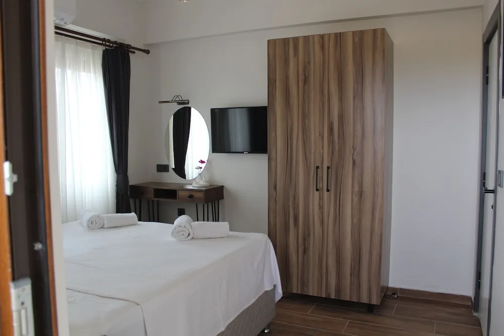 Standard Tek Büyük Yataklı Oda, Balkon, Bahçe Manzaralı