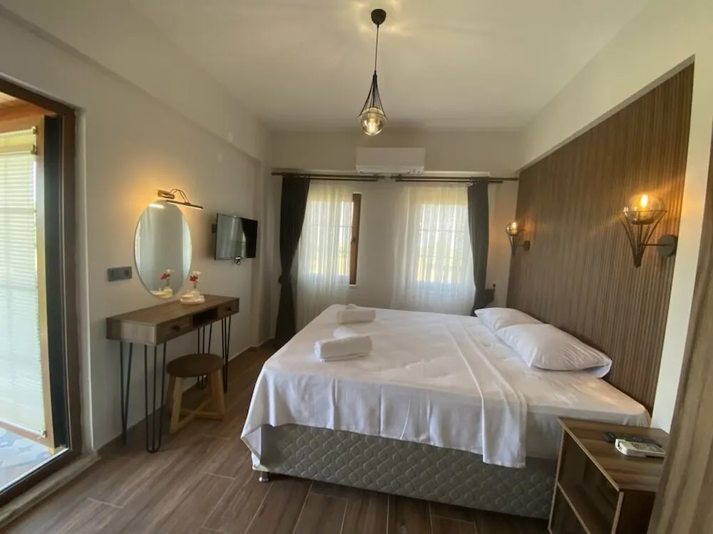 Standard Tek Büyük Yataklı Oda, Balkon, Bahçe Manzaralı